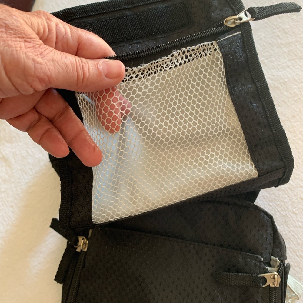 HEYS Travel bag, black, cross body, tons of pockets and compartments - Picture 7 of 13